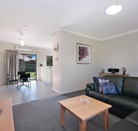 Hamilton Standard Apartment - Tourism Noosa