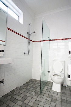 Zing Backpackers - Tourism Noosa 5