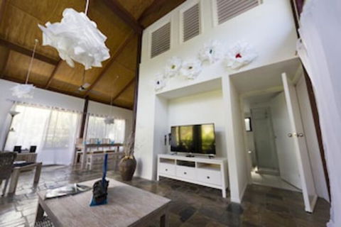 Garasu Lodge - Tourism Noosa 0