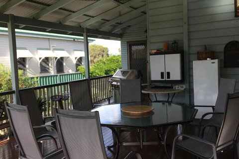 Pitstop Lodge Guesthouse B & B - Tourism Noosa 5