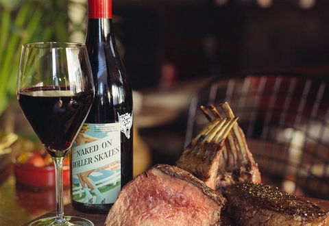 Rhonda's Bar - Tourism Noosa 9