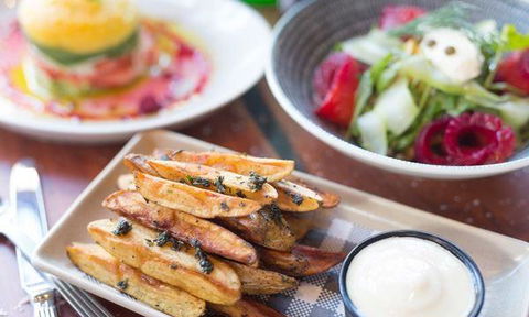 Rhonda's Bar - Tourism Noosa 10