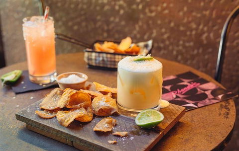 Rhonda's Bar - Tourism Noosa 7