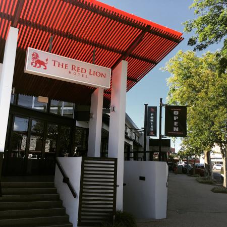 The Red Lion Hotel - Tourism Noosa 0