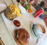 Supreme Bar and Restaurant - Tourism Noosa