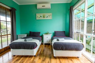 The 12 Apostles Inn / Princetown Tavern - Tourism Noosa 4