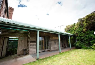 The 12 Apostles Inn / Princetown Tavern - Tourism Noosa 9