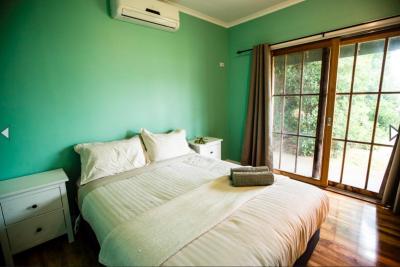 The 12 Apostles Inn / Princetown Tavern - Tourism Noosa 10