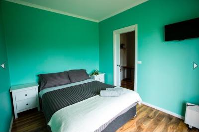 The 12 Apostles Inn / Princetown Tavern - Tourism Noosa 13