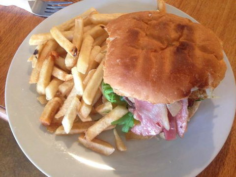 The 12 Apostles Inn / Princetown Tavern - Tourism Noosa 0