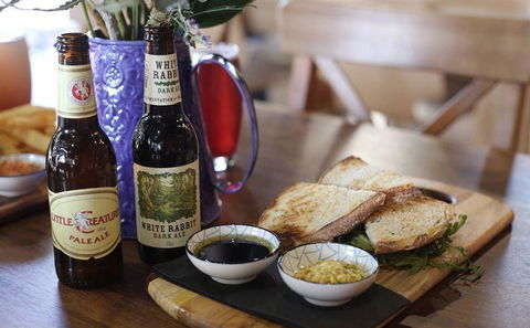 Battlers Tavern - Tourism Noosa 3