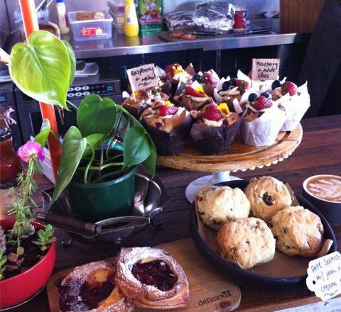 Cafe In Tokyo - Tourism Noosa 17