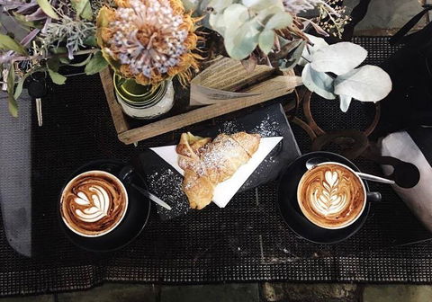 Cafe In Tokyo - Tourism Noosa 7