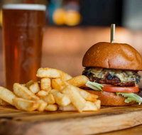 The Charming Squire - Tourism Noosa