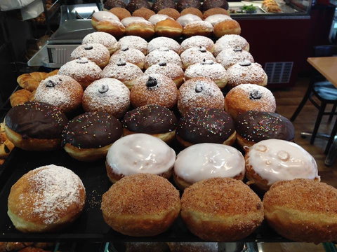 Savion Cakes & Bagels - Tourism Noosa 0