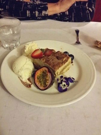 Anna's Restaurant - Tourism Noosa 0