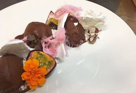 Gip's Restaurant - Tourism Noosa 12