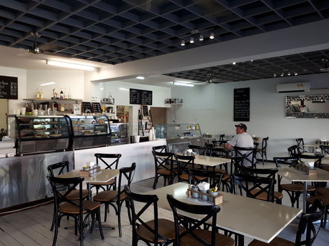 E'Claire's Coffee Shop - Tourism Noosa 1