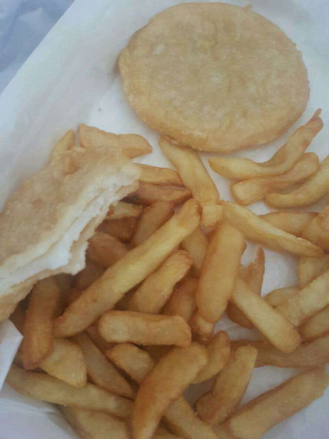 Snappers Fish & Chippery - Tourism Noosa 0