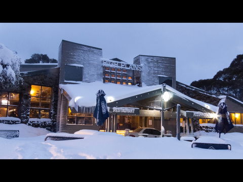 Stonesthrow Restaurant At Hotel High Plains - Tourism Noosa 1