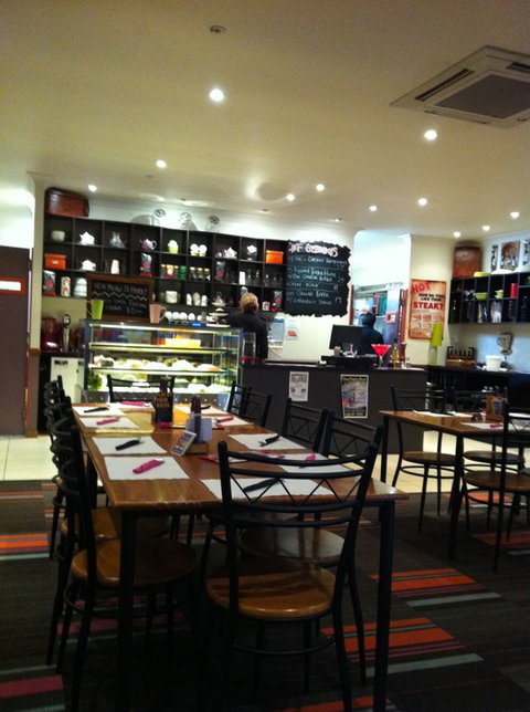 Queensland National Hotel - Tourism Noosa 2