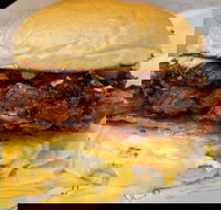Sneaky Burger - Tourism Noosa