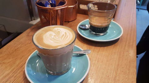 Ashley Hotel - Tourism Noosa 0