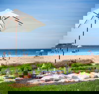 Picnic by the Sea - Tourism Noosa