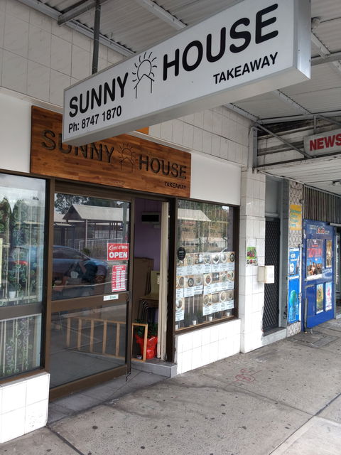 Sunny House - Tourism Noosa 0