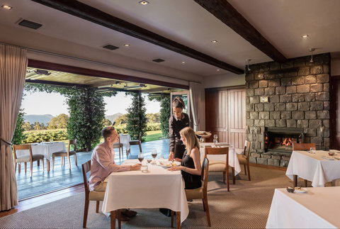 The Peak Restaurant At Spicers Peak Lodge - Tourism Noosa 0