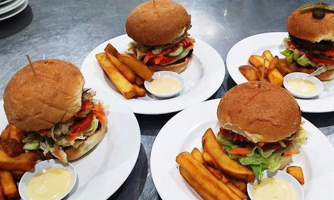 The Teal Turtle Cafe - Tourism Noosa 7