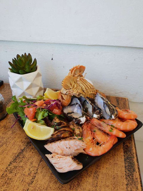 Maisie's Seafood And Steakhouse - Tourism Noosa 0