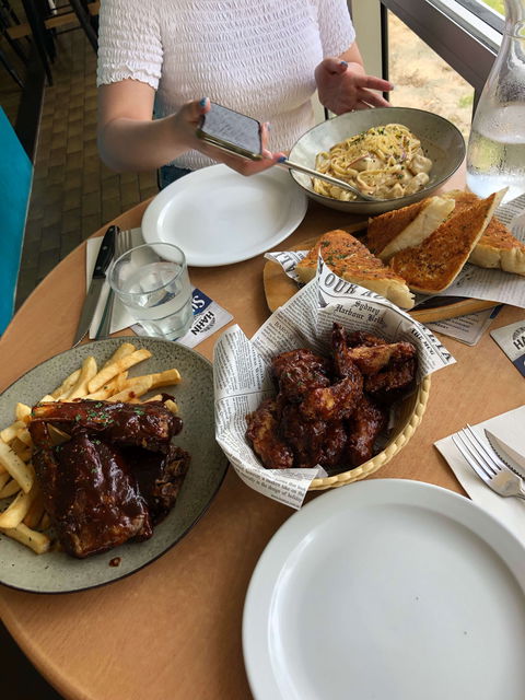 Mika Live BBQ & Bar - Tourism Noosa 0