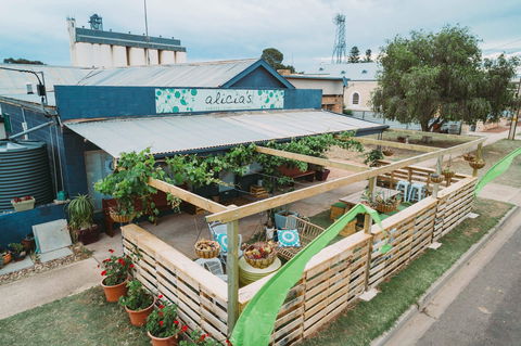 Alicia's Cafe - Tourism Noosa 0