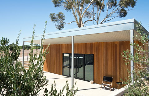 Izway Wines - Tourism Noosa 1