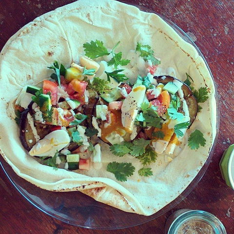 A Man And His Monkey - Tourism Noosa 0