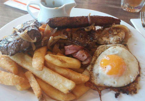 Burger Inc. - Tourism Noosa 0