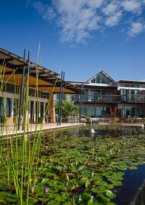 Mantarays Bar Restaurant - Tourism Noosa 0