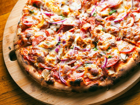 Earth Oven Wood Fired Pizza - Tourism Noosa 1