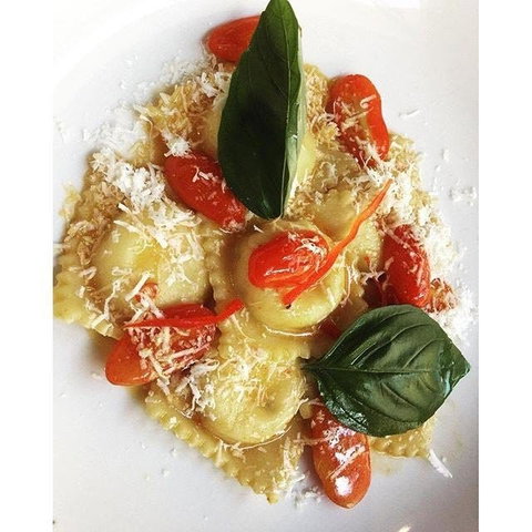 Thelma & Louise - Tourism Noosa 0