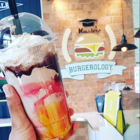 Glamorama - Tourism Noosa 0