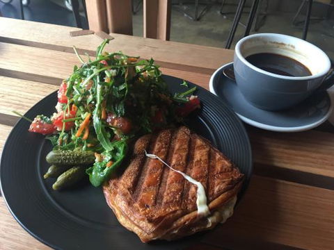 Abbots And Kinney - Tourism Noosa 0