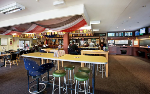 Commercial Hotel - Tourism Noosa 2