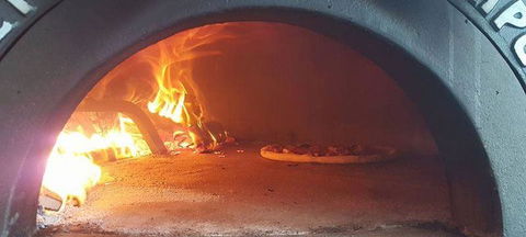 The Hub Pizza & Beer - Tourism Noosa 4