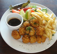 Beachfront Hotel - Tourism Noosa