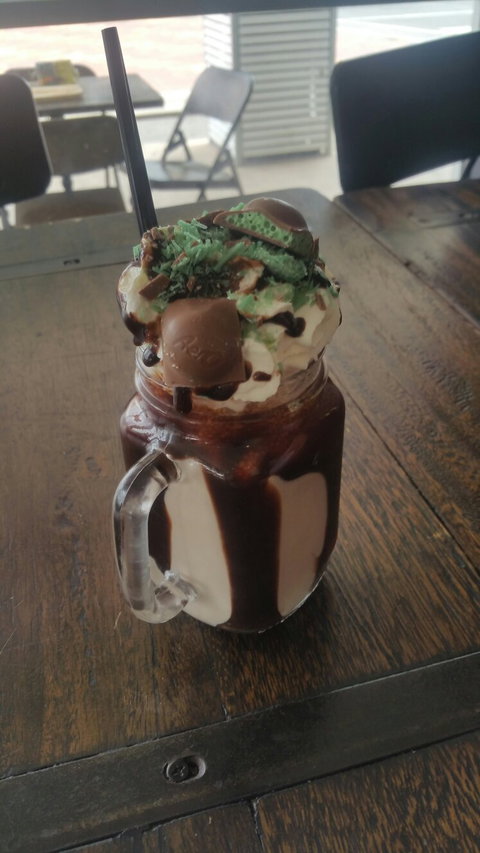 Edison’s Burger Bar - Tourism Noosa 8