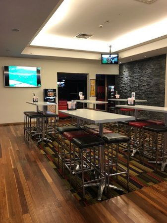 Helensvale Tavern - Tourism Noosa 5
