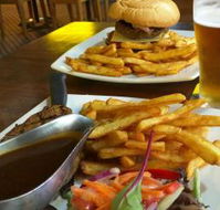 New Royal Hotel - Tourism Noosa