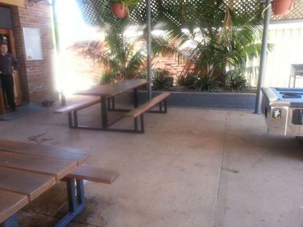 Ellalong Hotel - Tourism Noosa 2