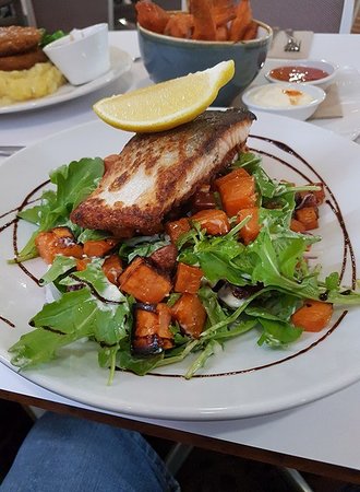 Club Lennox - Tourism Noosa 0